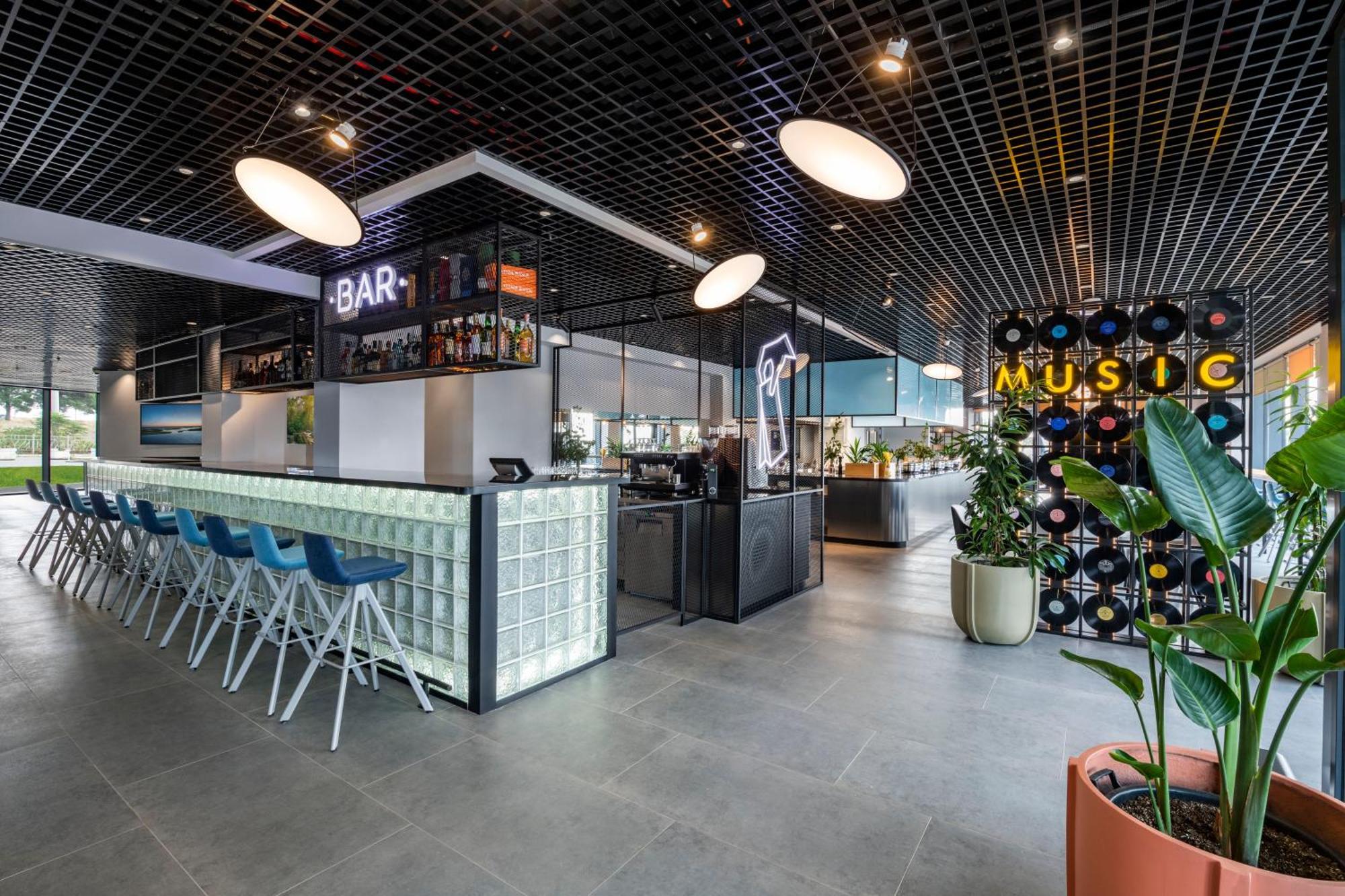 Ibis Tbilisi Airport Hotel Exterior photo